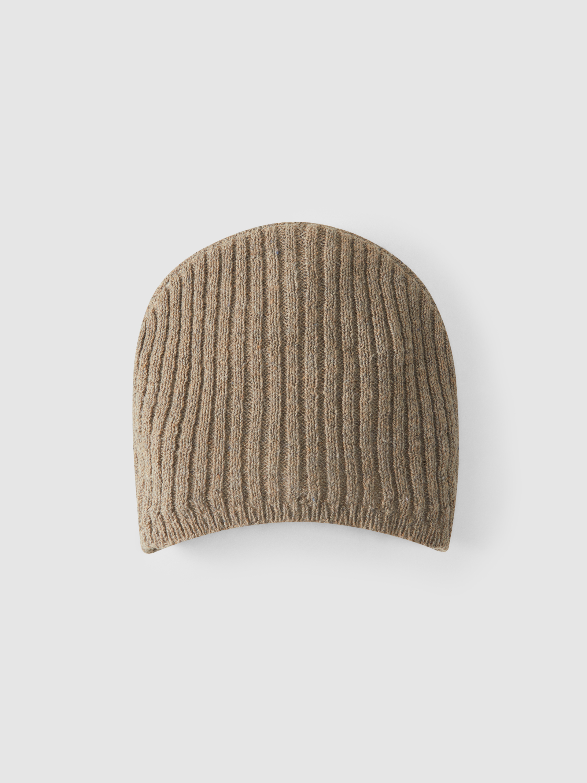 Ribbed hat ribbon and pom-pom