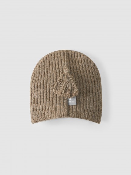 Gorro canelado fita e pom-pom Gorro canelado fita e pom-pom