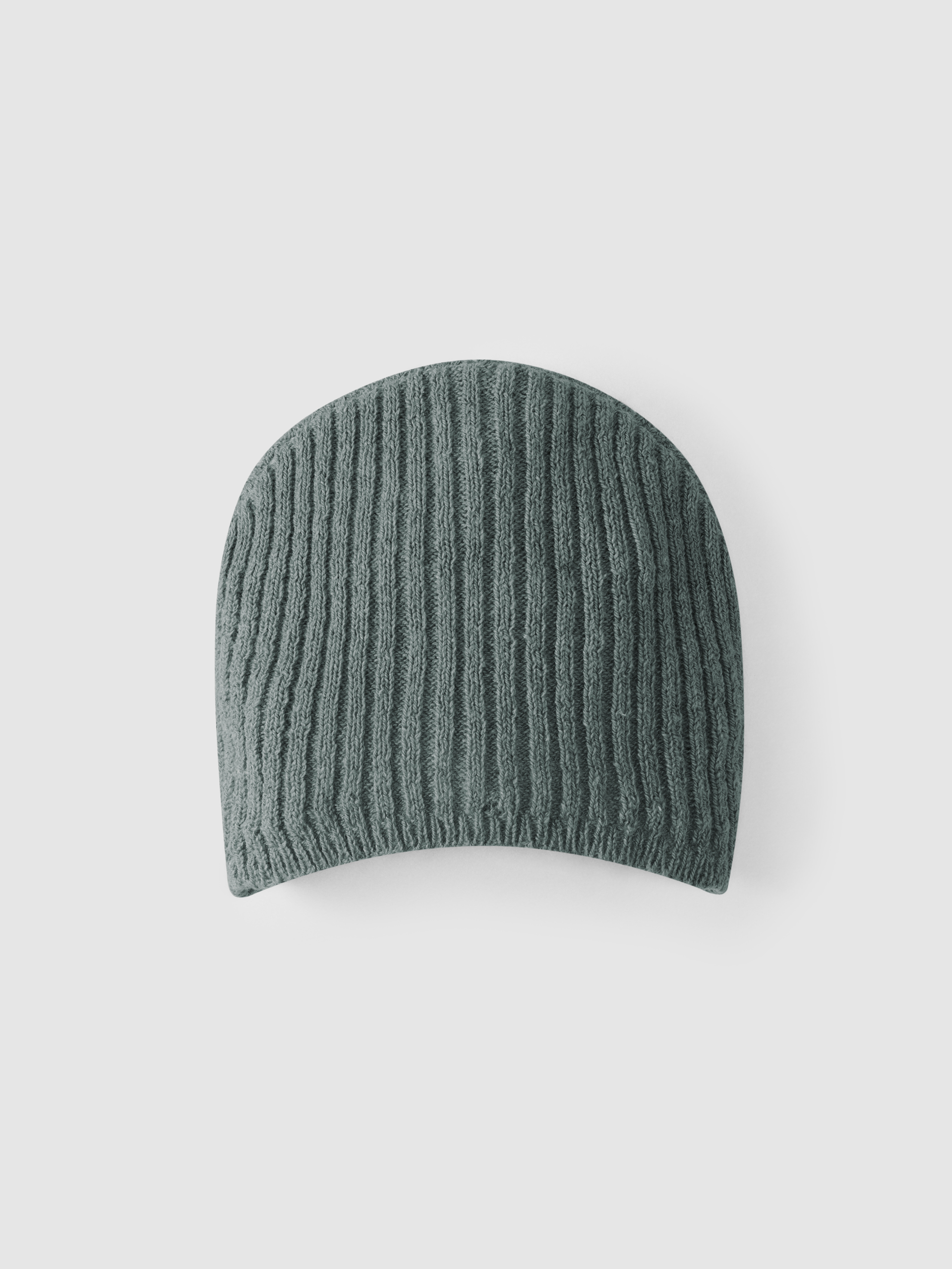 Ribbed hat ribbon and pom-pom
