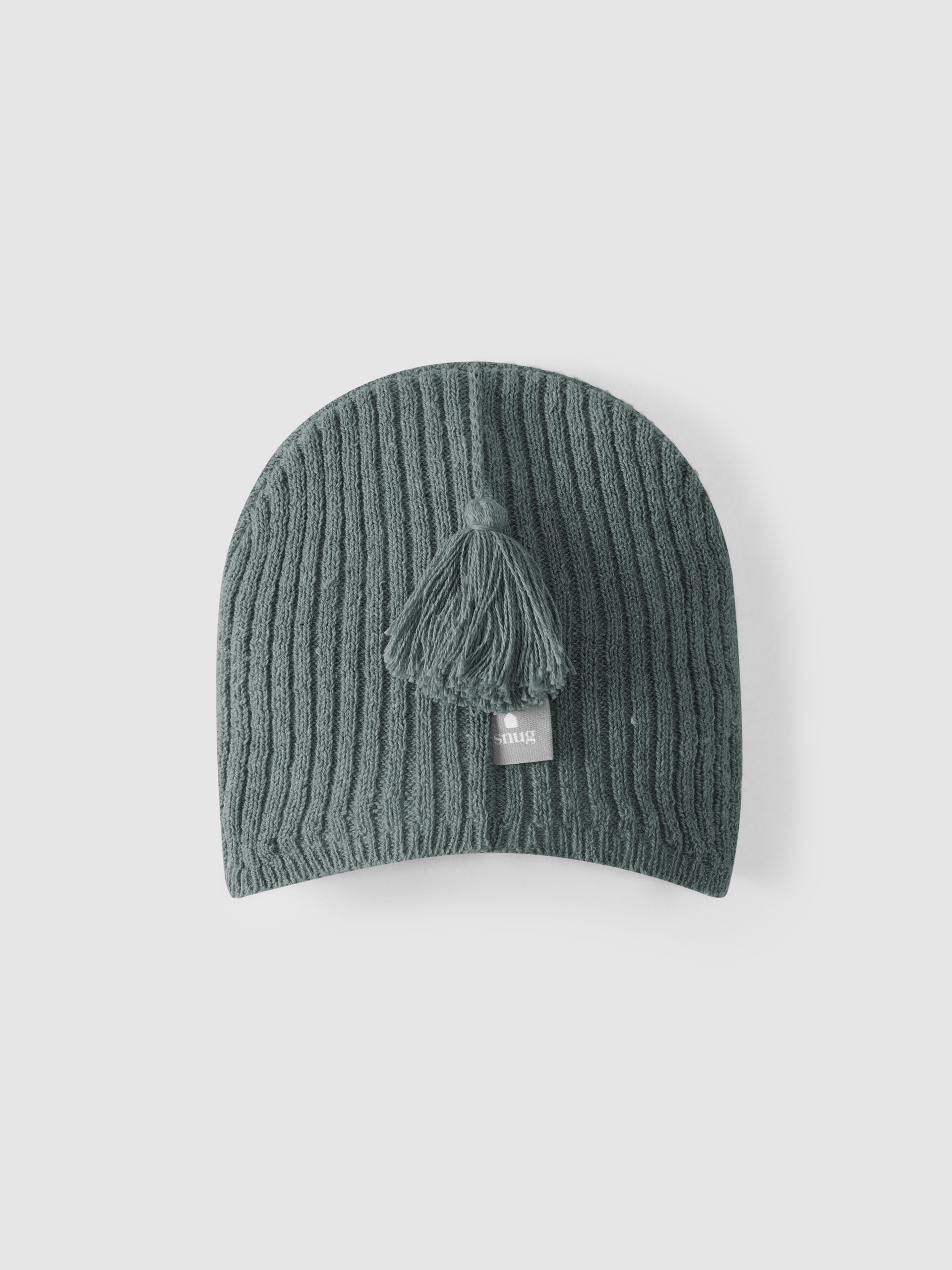 Ribbed hat ribbon and pom-pom