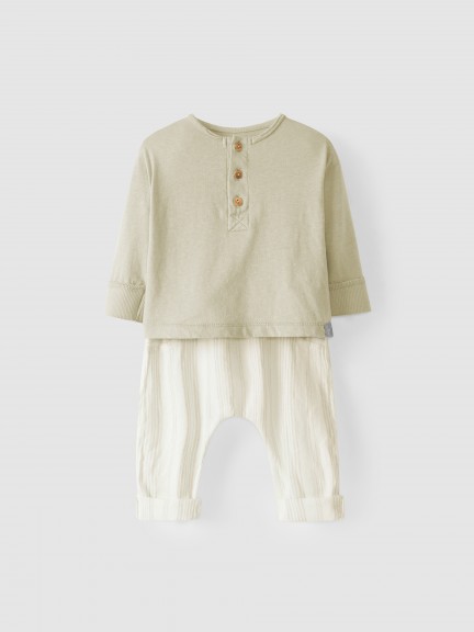 Conjunto de suéter y pantalón Conjunto de suéter y pantalón