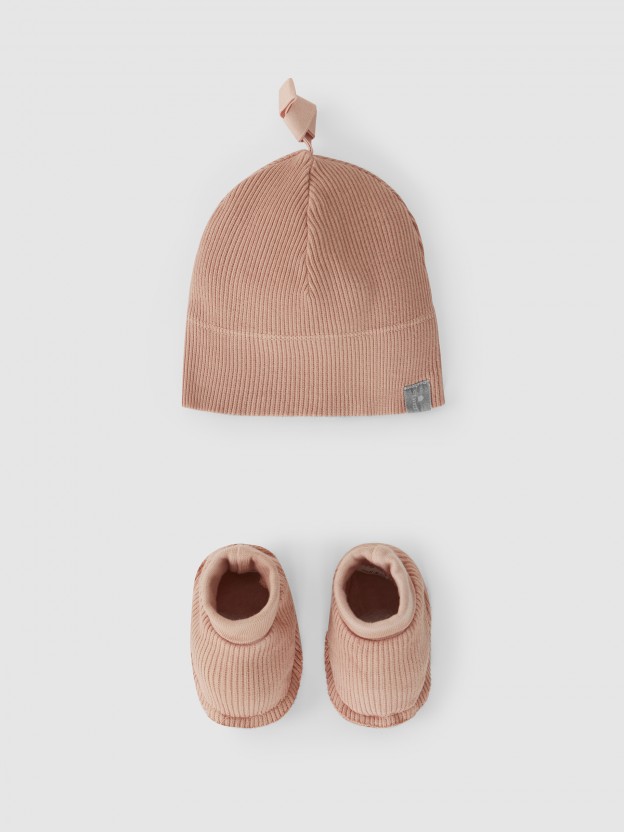 Hat and shoes set