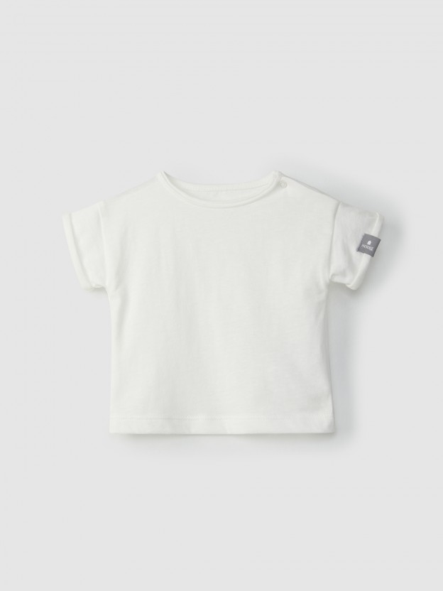 Kit t-shirt e jardineiras