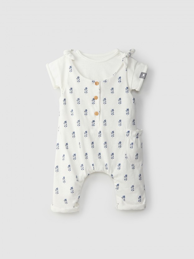 Kit t-shirt e jardineiras