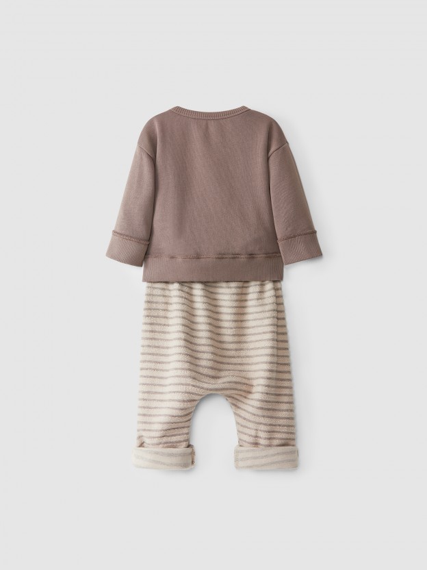 Sweater and pants kit in embossed stripes fleece