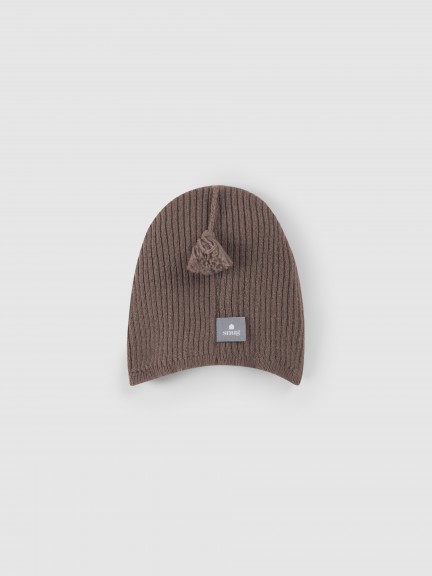 Knitted hat with ribbon and pom-pom Knitted hat with ribbon and pom-pom