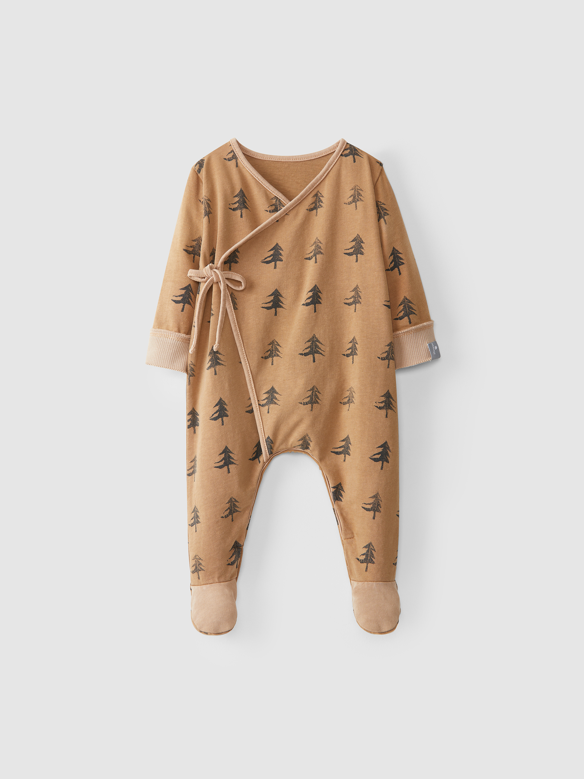 Pijama de felpa con estampado de pinos