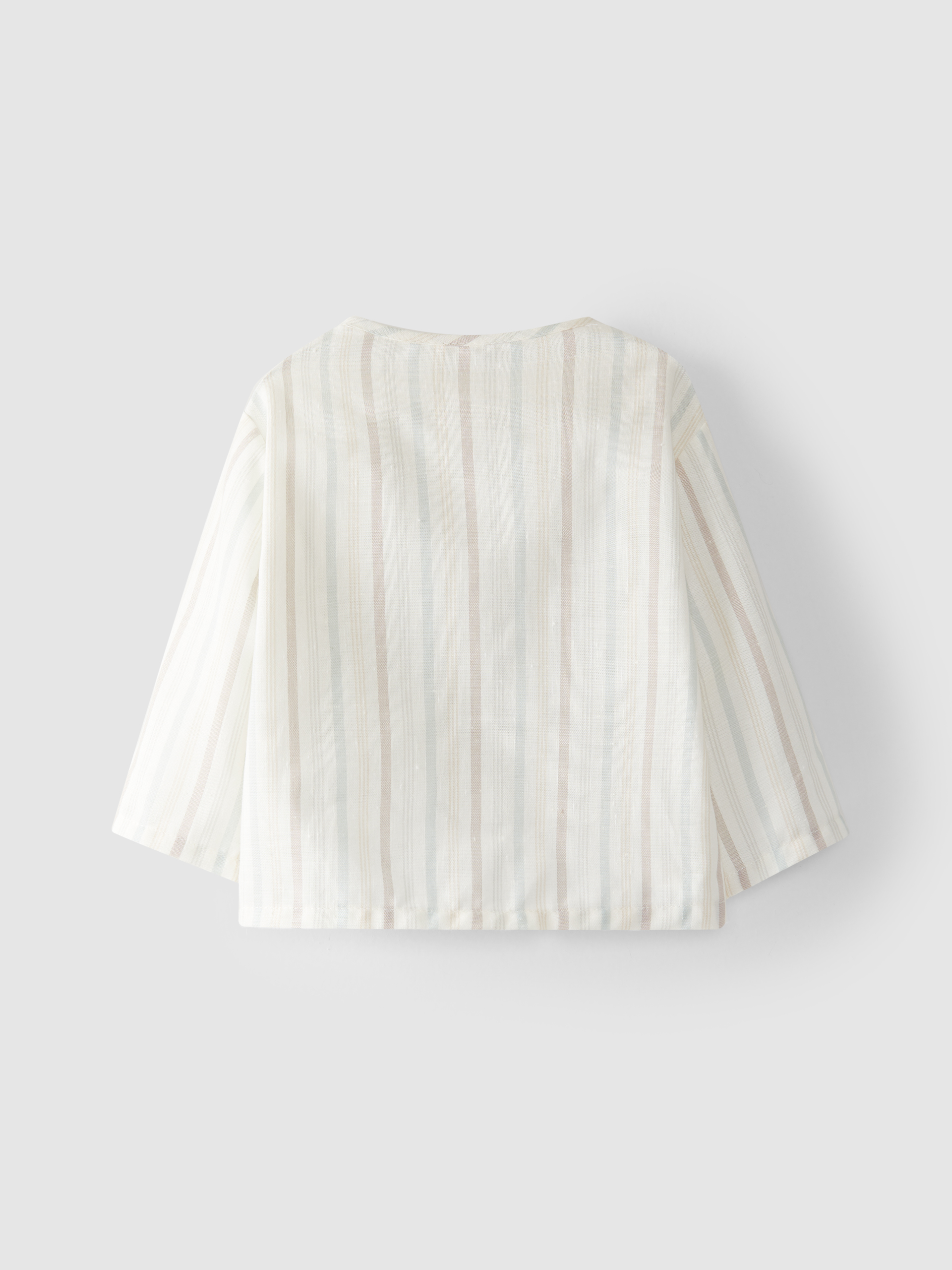 Camisa con bolsillo a rayas