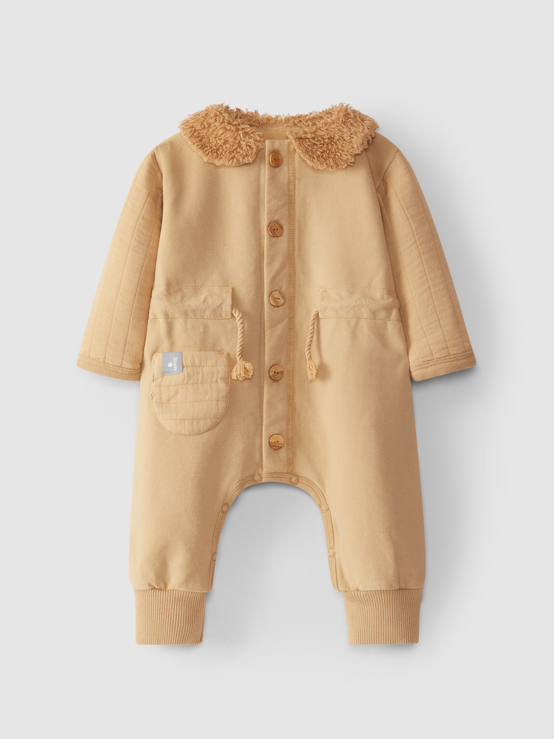 Fatinho com gola de pelo