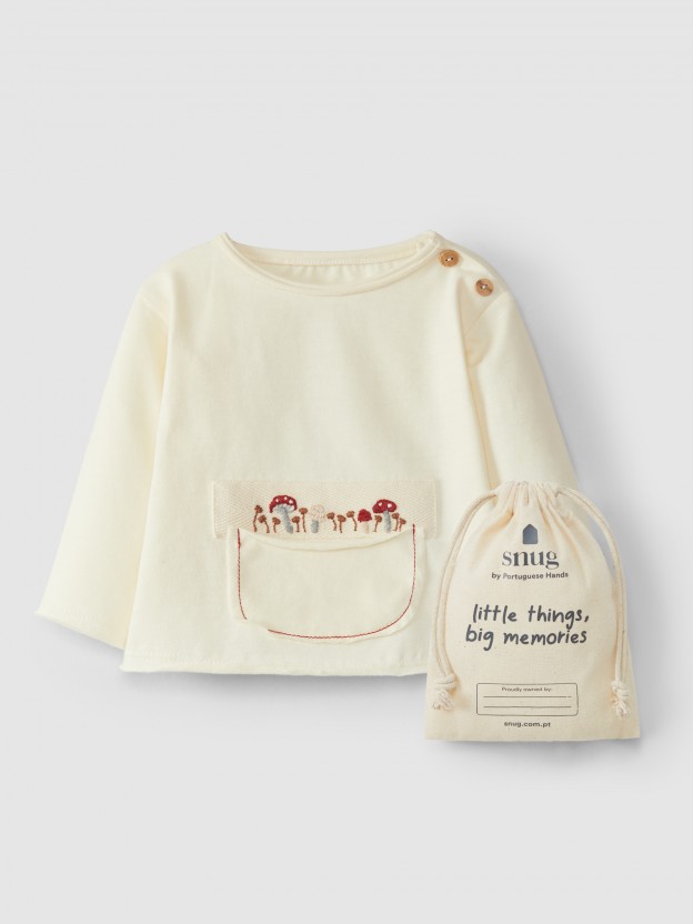 Longsleeve embroidered with gift bag