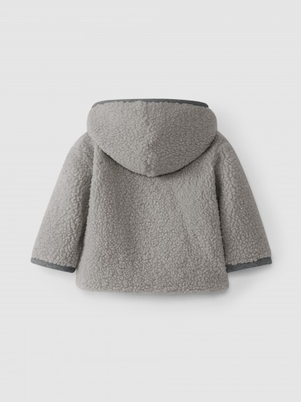 Casaco de pelo com capuz Casaco de pelo com capuz
