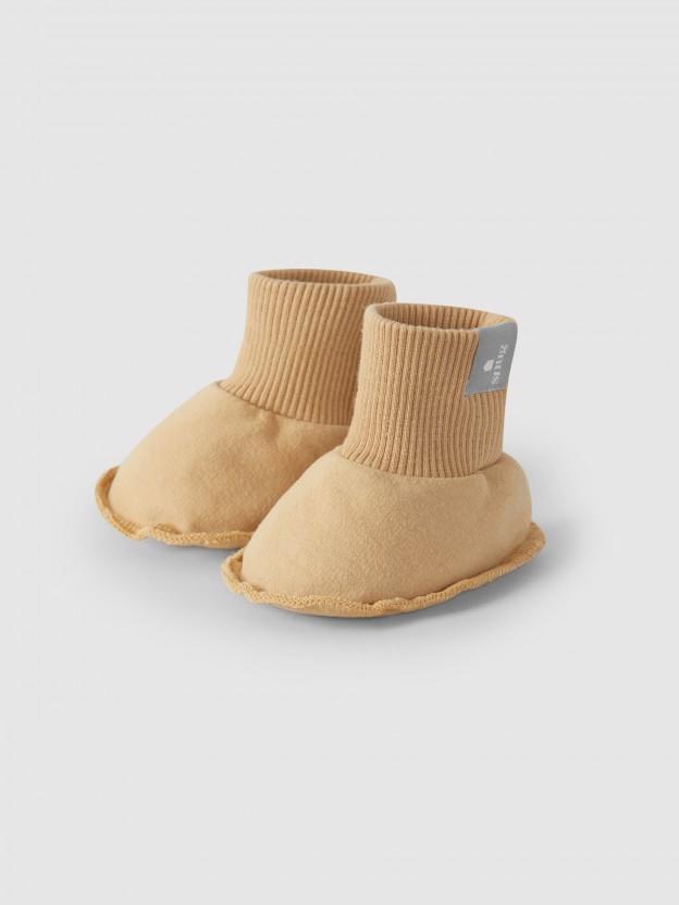 Booties in carded plush