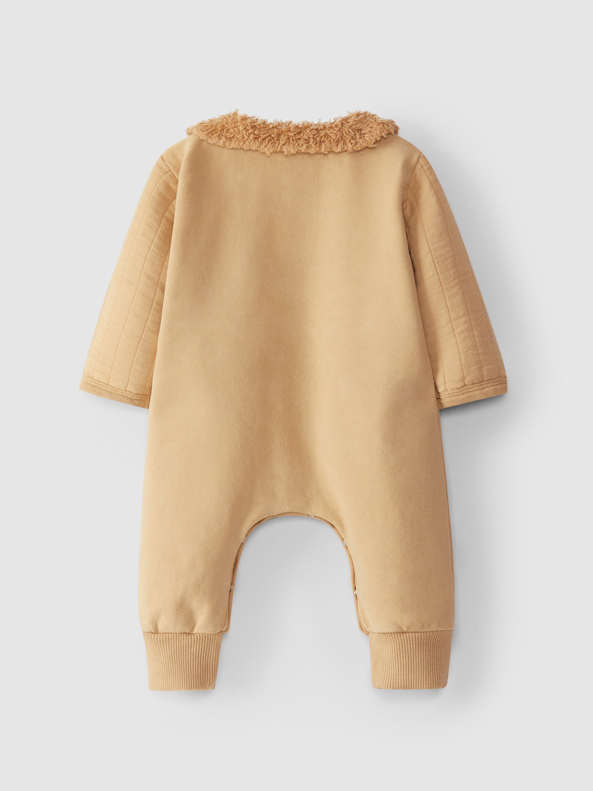 Fatinho com gola de pelo