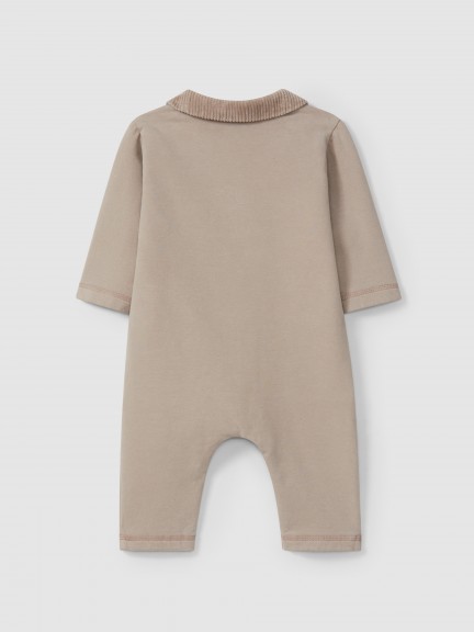 Fatinho com gola e bolsos em veludo canelado Fatinho com gola e bolsos em veludo canelado