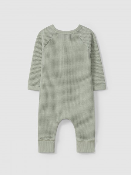 Trajecito en punto gofre con bolsillo Trajecito en punto gofre con bolsillo