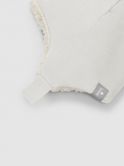 Gorro en felpa con nudo Gorro en felpa con nudo