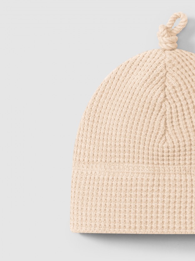 Waffle weave beanie with knot