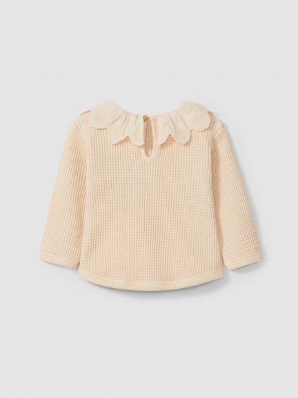 Camiseta en punto gofre con cuello de volante Camiseta en punto gofre con cuello de volante