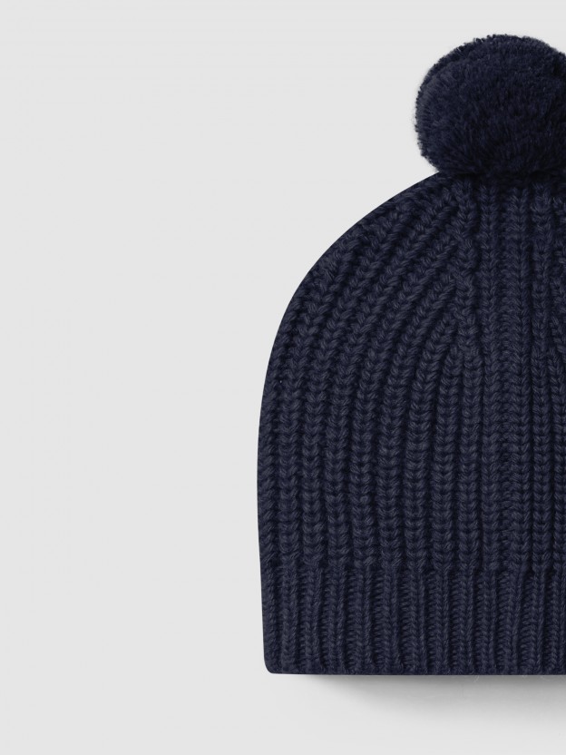 Knitted beanie with pom-pom