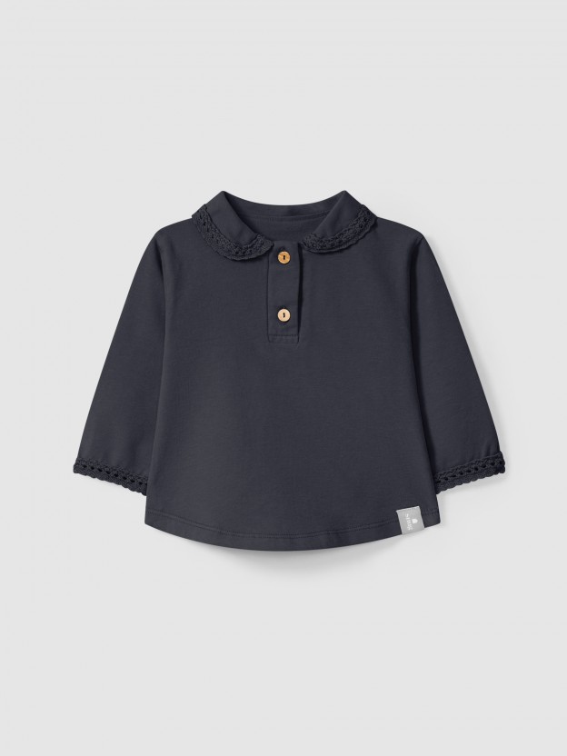 Longsleeve com detalhe de renda