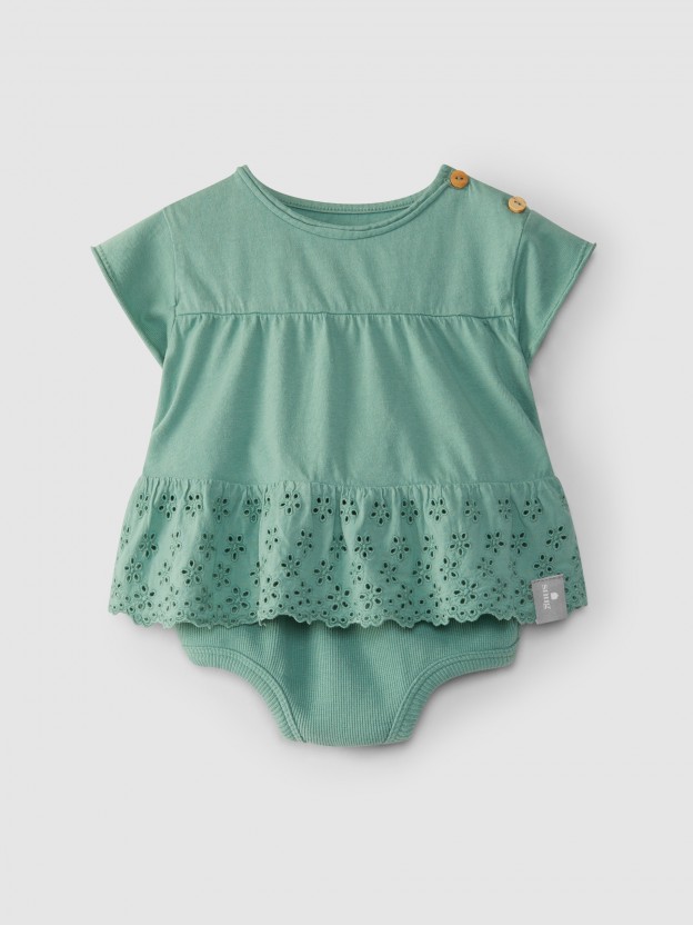 Conjunto de t-shirt bordado ingls e tapa fraldas