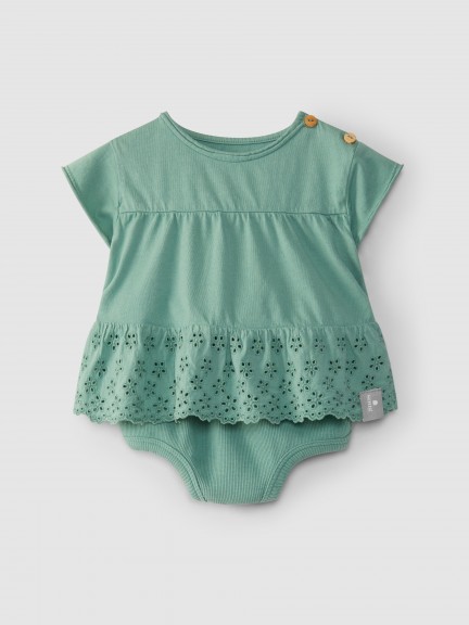 Conjunto de t-shirt bordado ingls e tapa fraldas