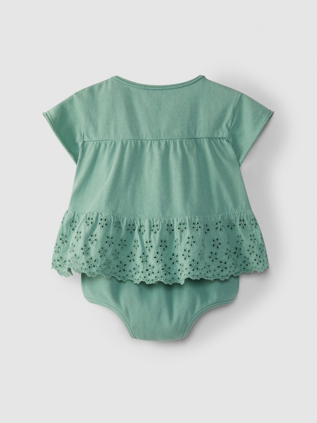 Conjunto de t-shirt bordado ingls e tapa fraldas