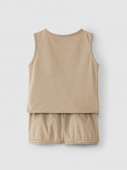 Conjunto camiseta y pantalón corto Conjunto camiseta y pantalón corto