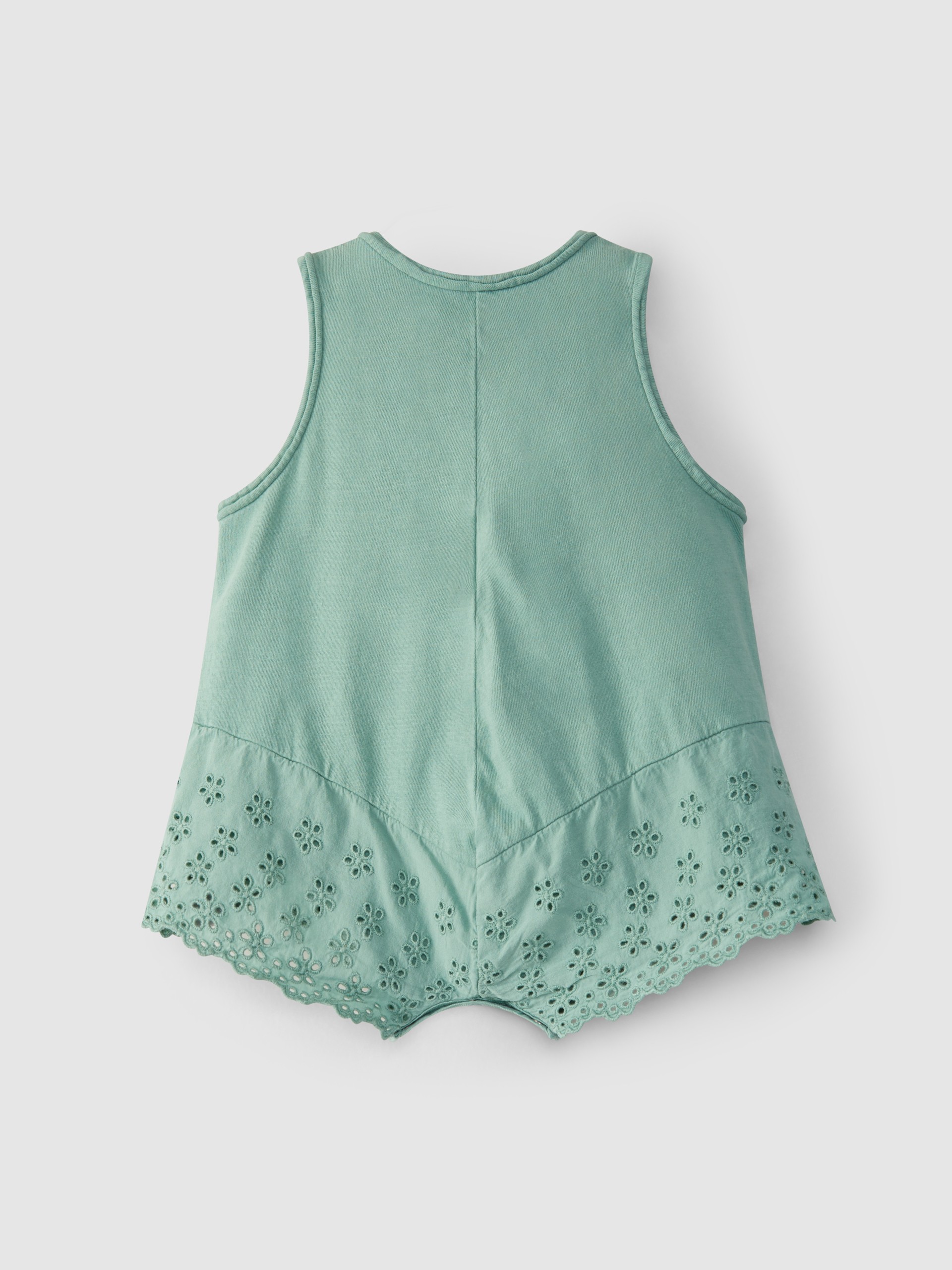 Macacão bordado inglês