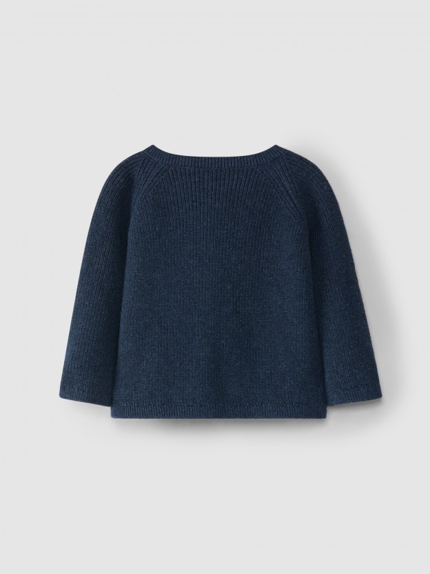 Knitted cardigan pearl stitch