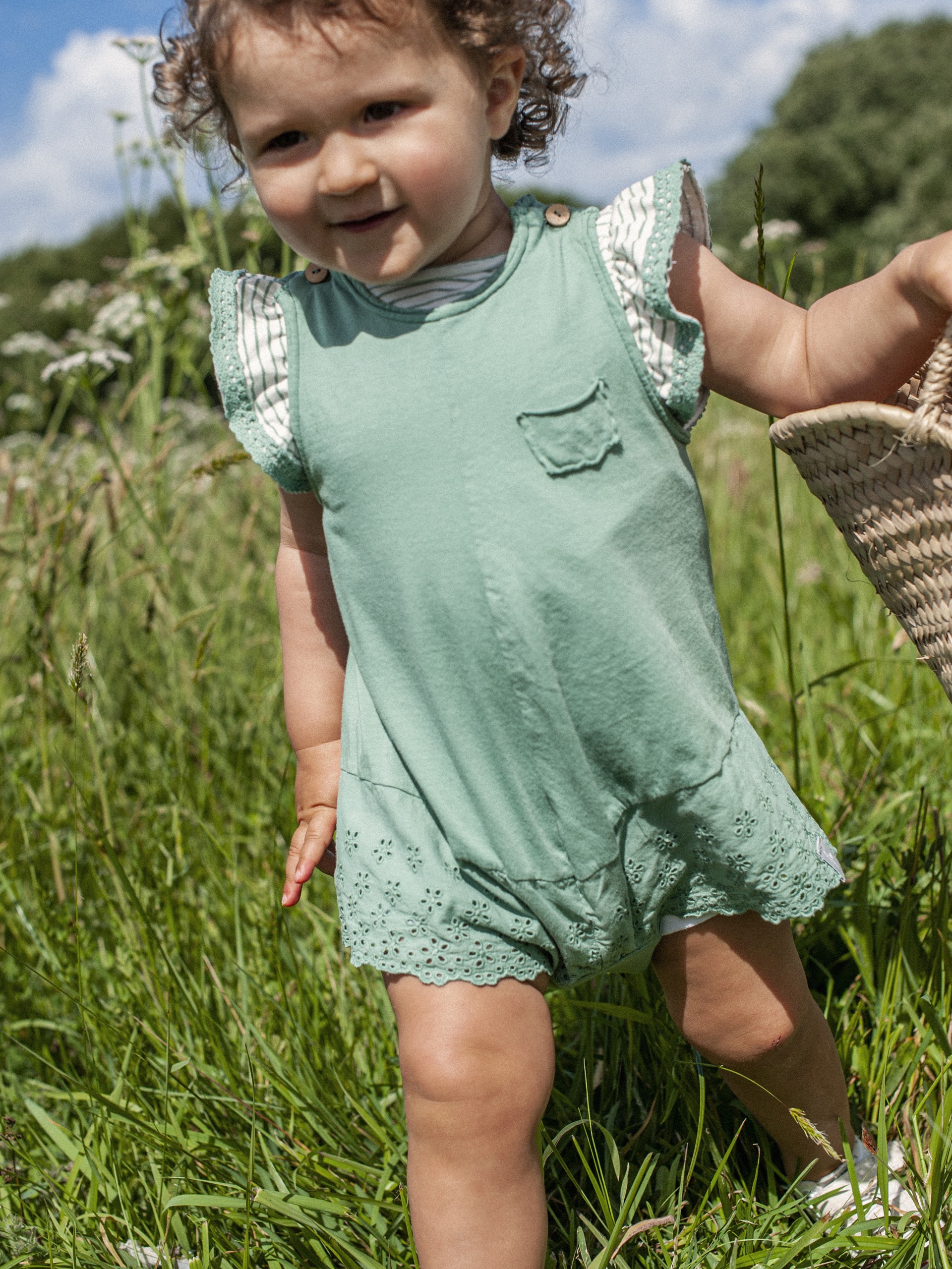 Macacão bordado inglês