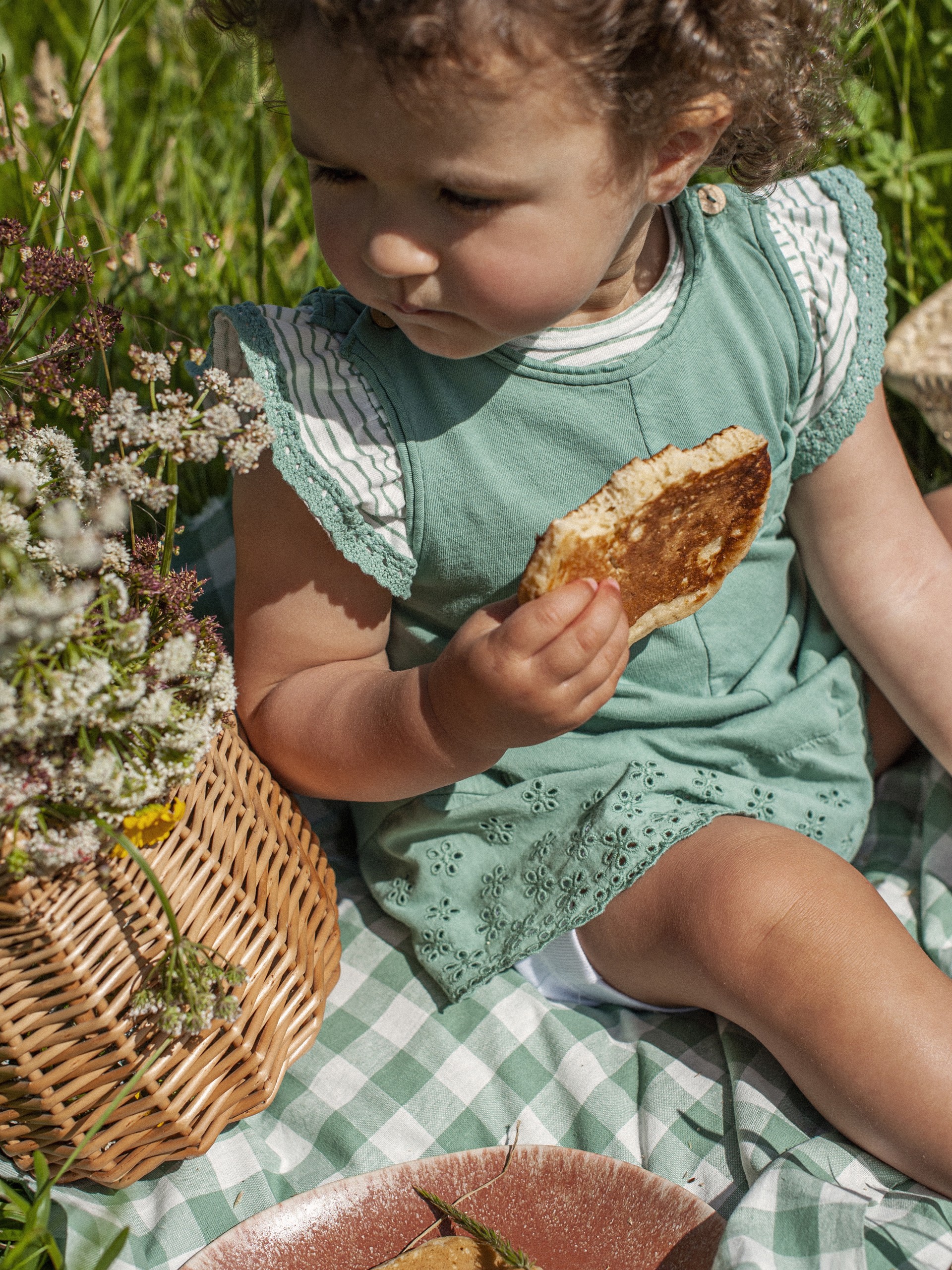 Macacão bordado inglês