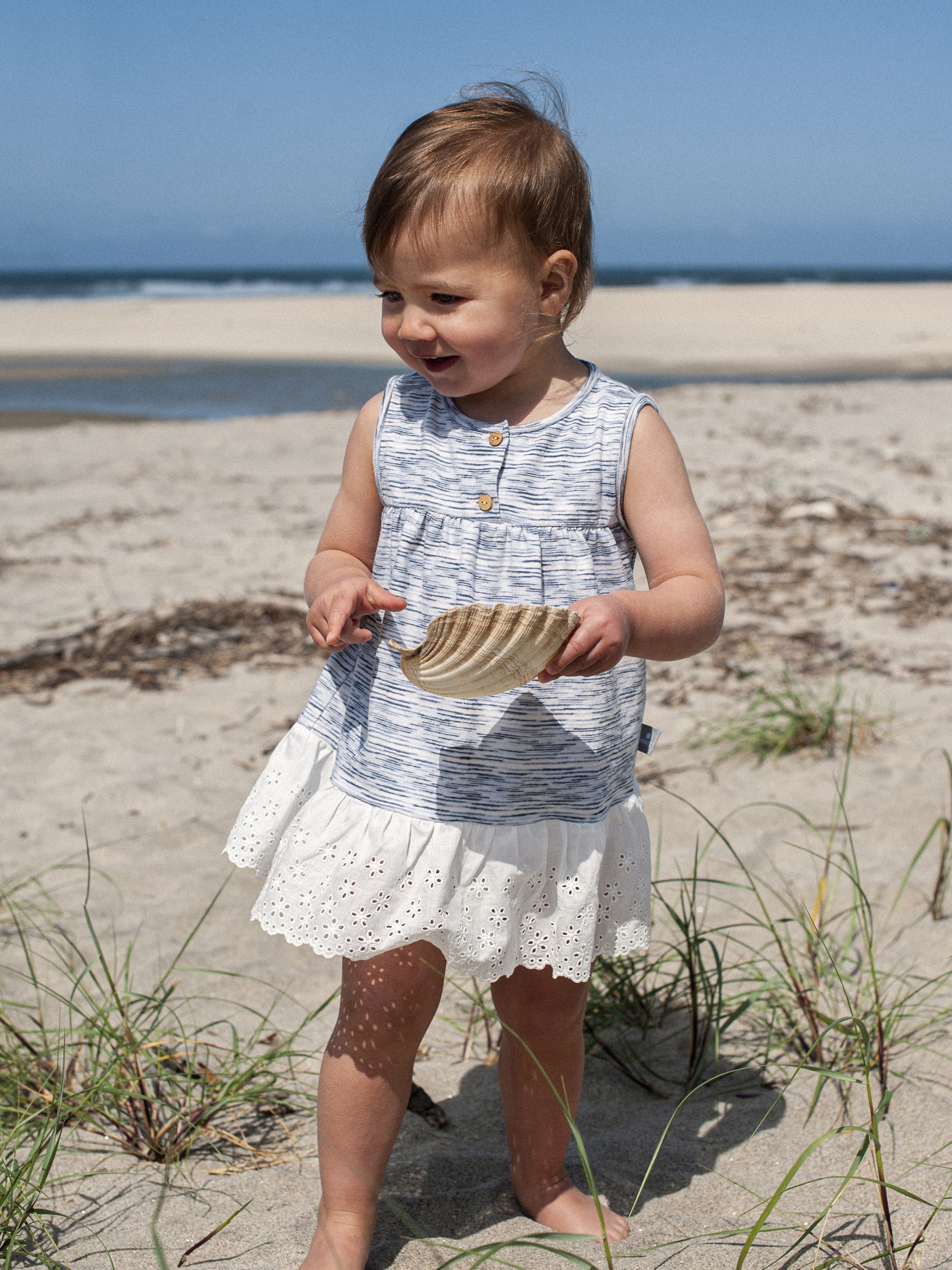 Vestido de punto con volante bordado inglés.