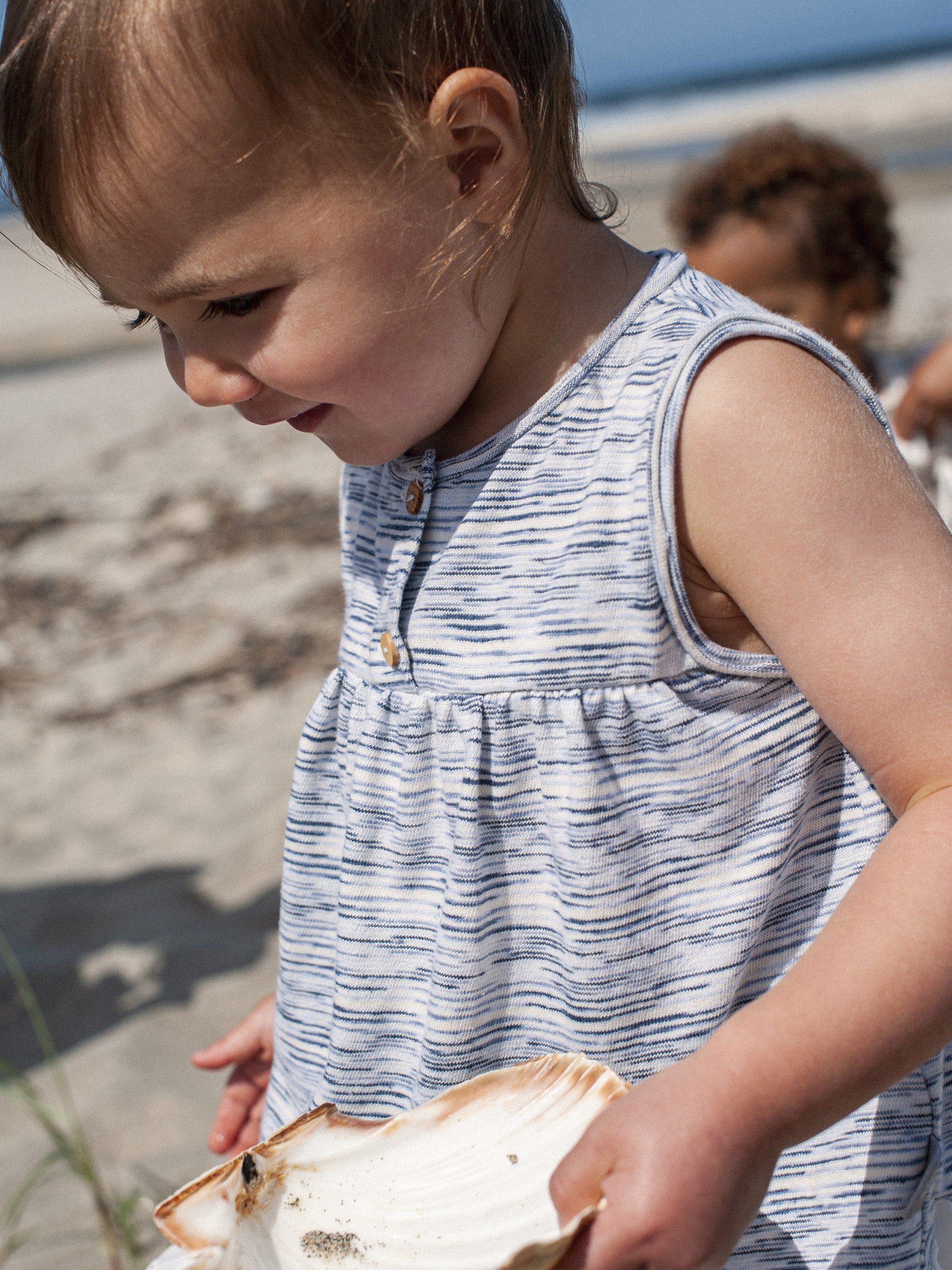 Vestido de punto con volante bordado inglés.