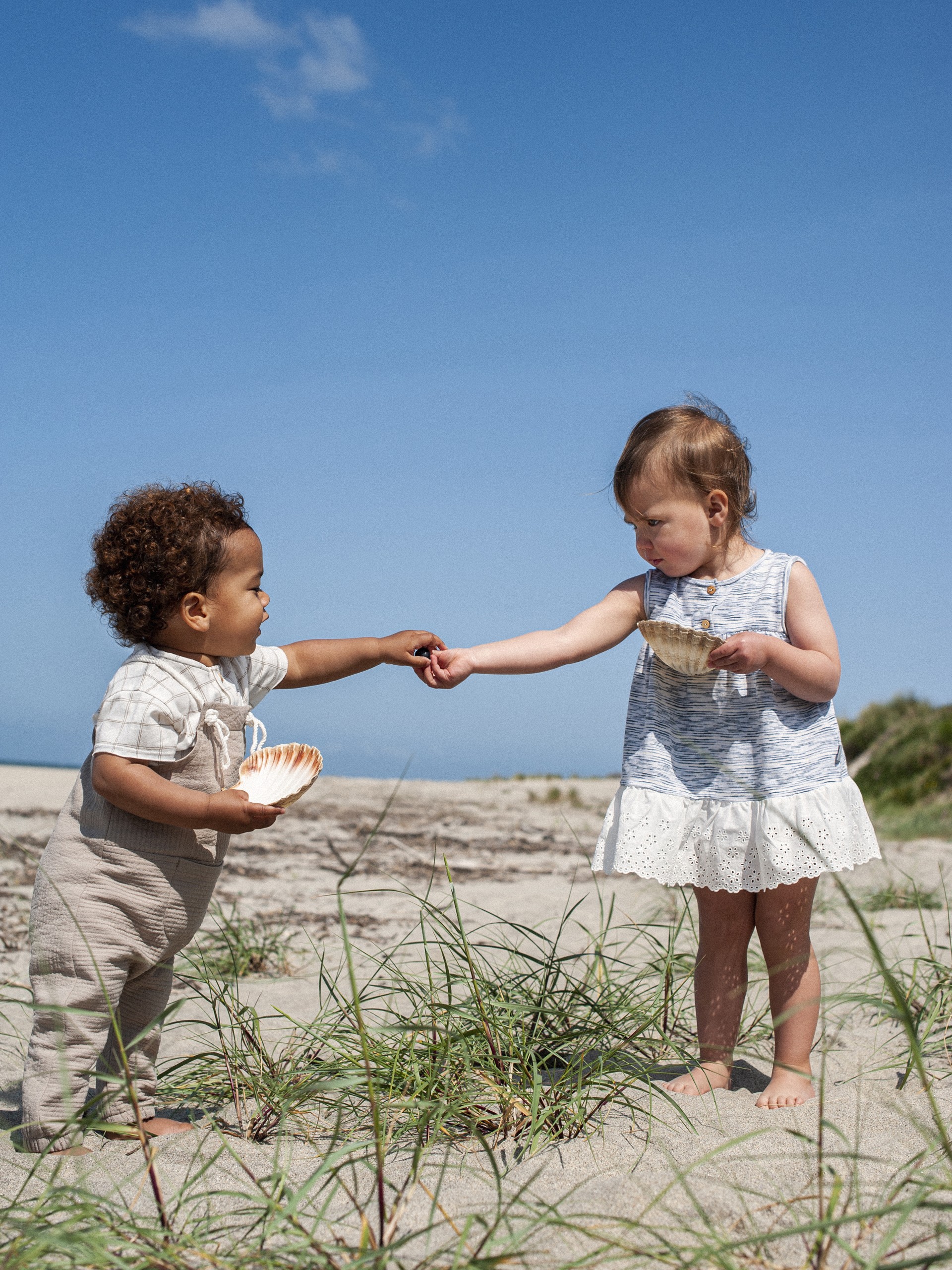 Vestido de punto con volante bordado inglés.
