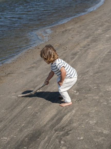 Pantalón pull-up liso. Pantalón pull-up liso.