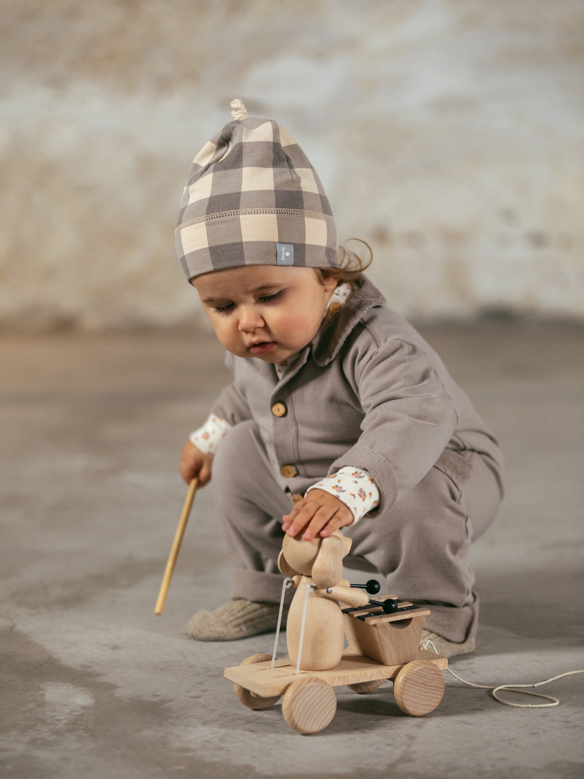 Plaid beanie with knot