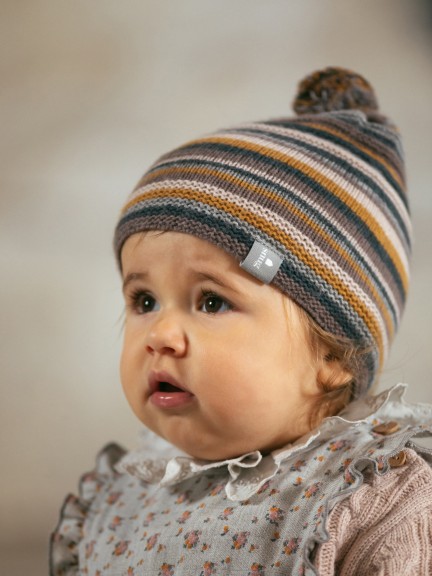 Beanie with pom-pom and embossed stripes