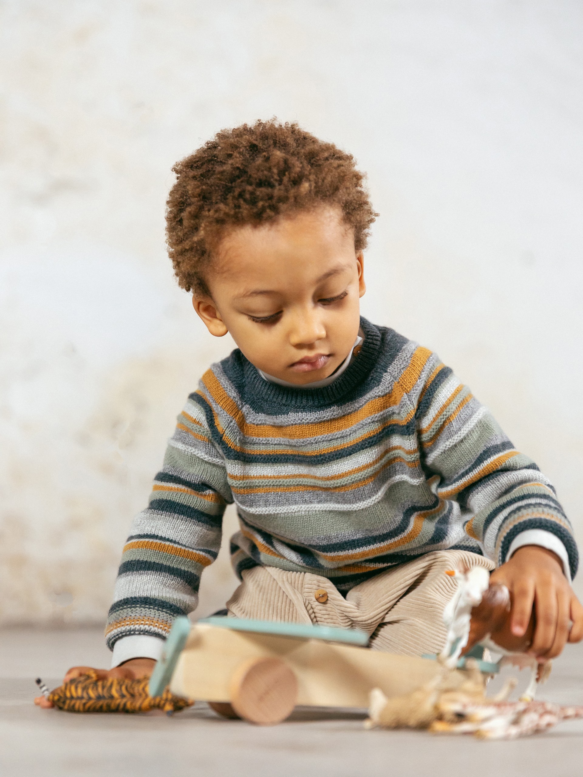 Camisola tricotada com riscas em relevo