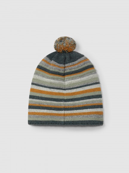 Gorro com pom-pom e riscas em relevo Gorro com pom-pom e riscas em relevo
