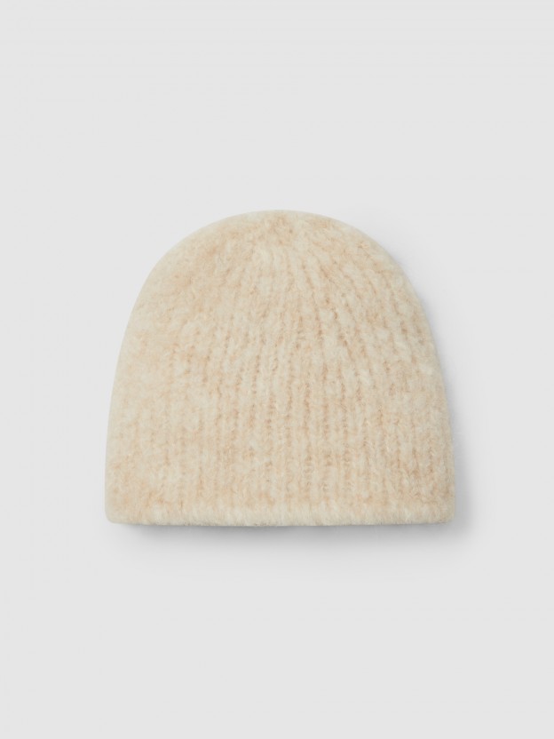 Seamless knitted beanie