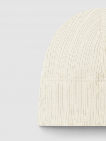 Conjunto de tres piezas en punto acanalado Conjunto de tres piezas en punto acanalado