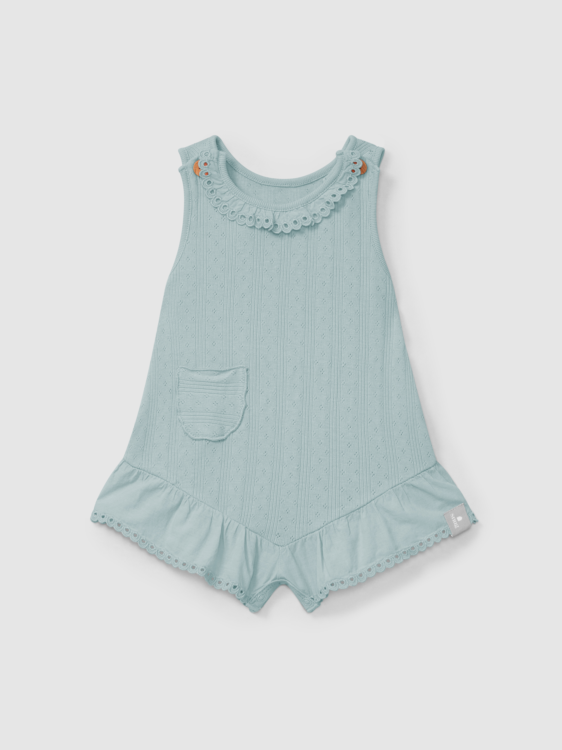 Macacão ajour com bordado inglês