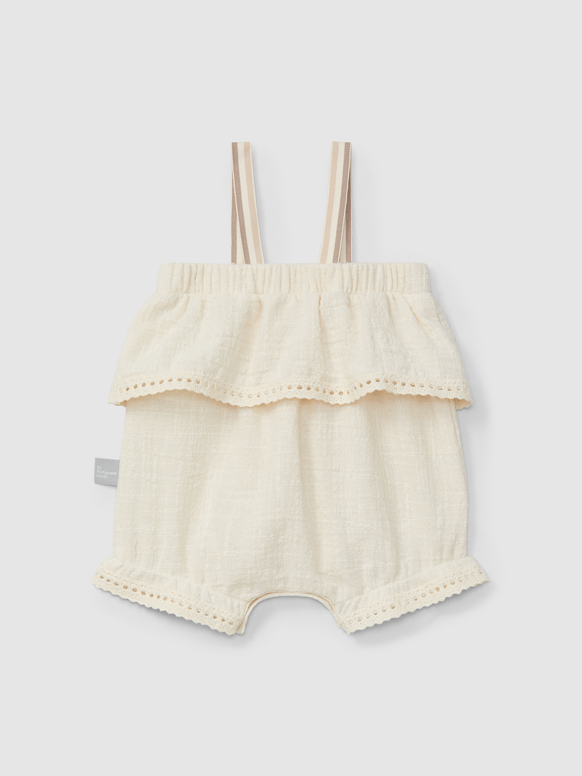 Fofo com detalhes de folho com renda