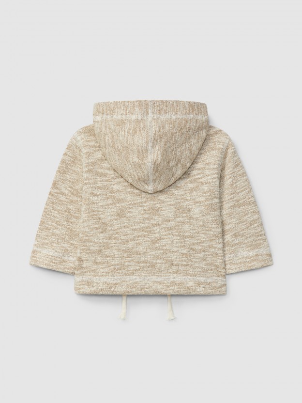 Casaco com capuz em malha efeito tricot