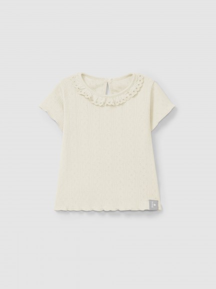 T-shirt ajour com gola de folho bordado ingls