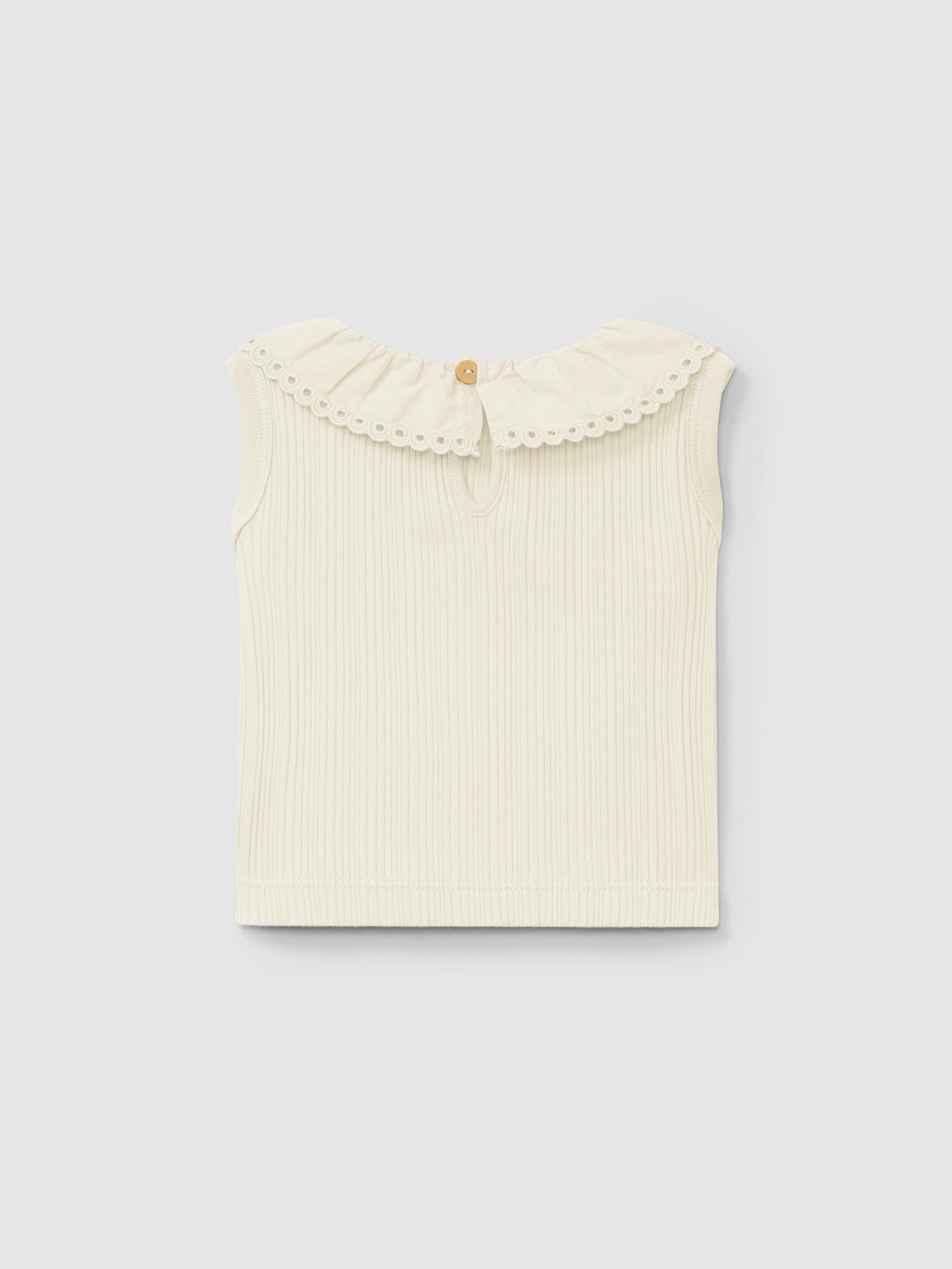 Camiseta de punto acanalado y cuello bordado inglés.