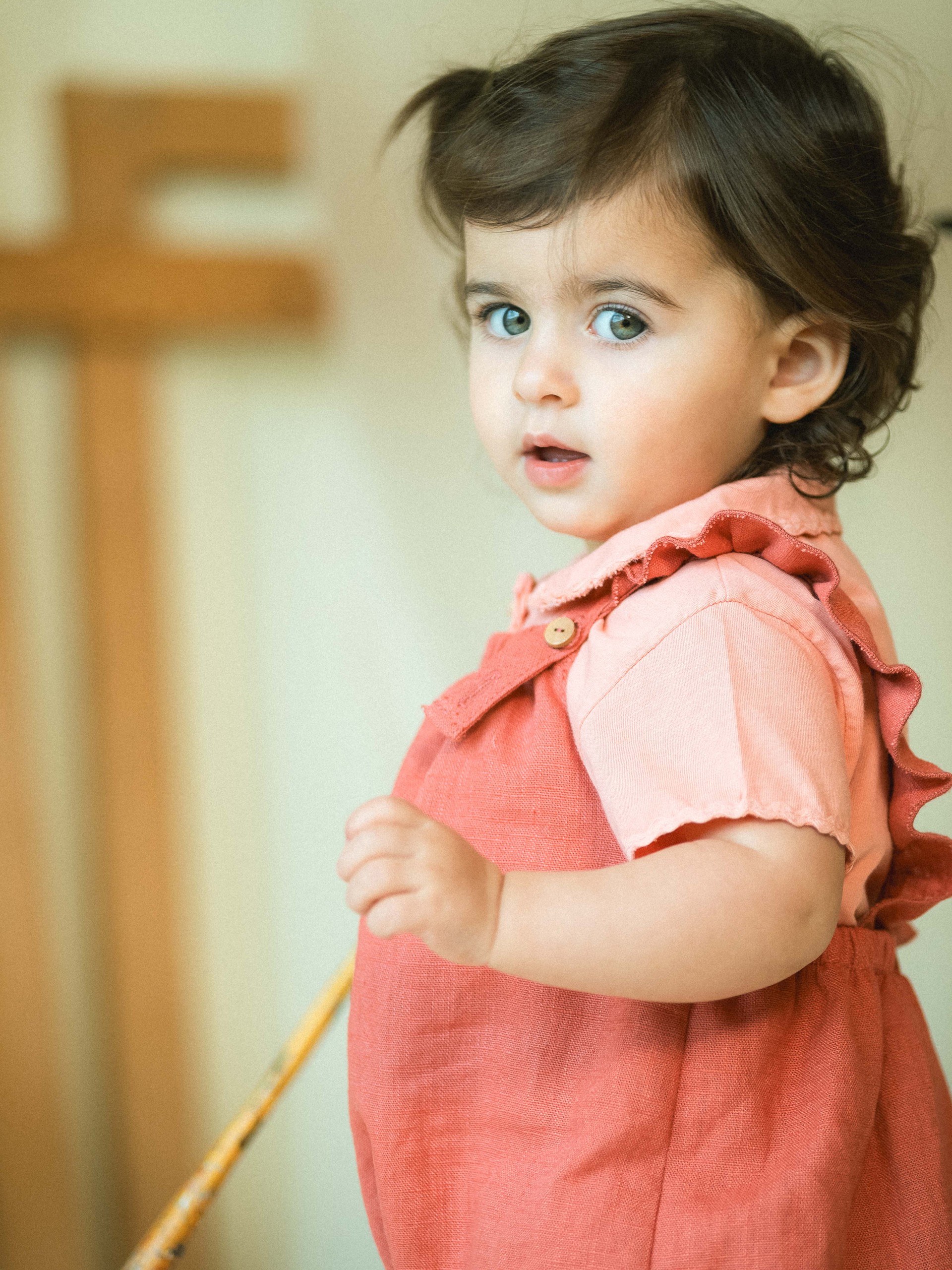 Bombacho liso de lino con algodón y tirantes con volante