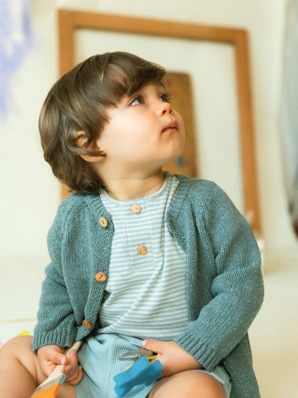 Knitted cardigan round neckline Knitted cardigan round neckline