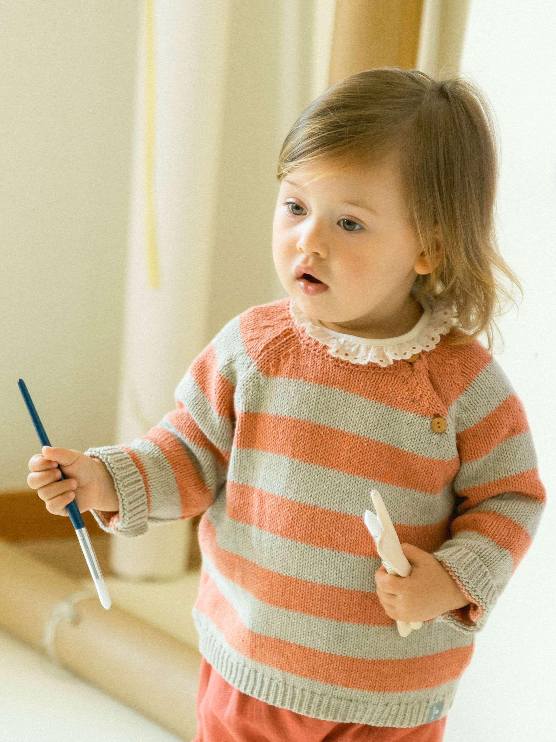 Camisola tricotada de riscas